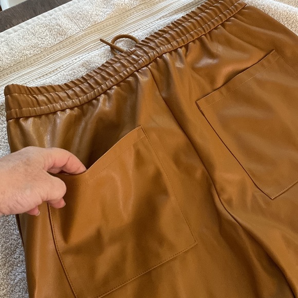NWOT Zara fabulous faux leather camel color jogger trousers w/ great pockets - Picture 7 of 14